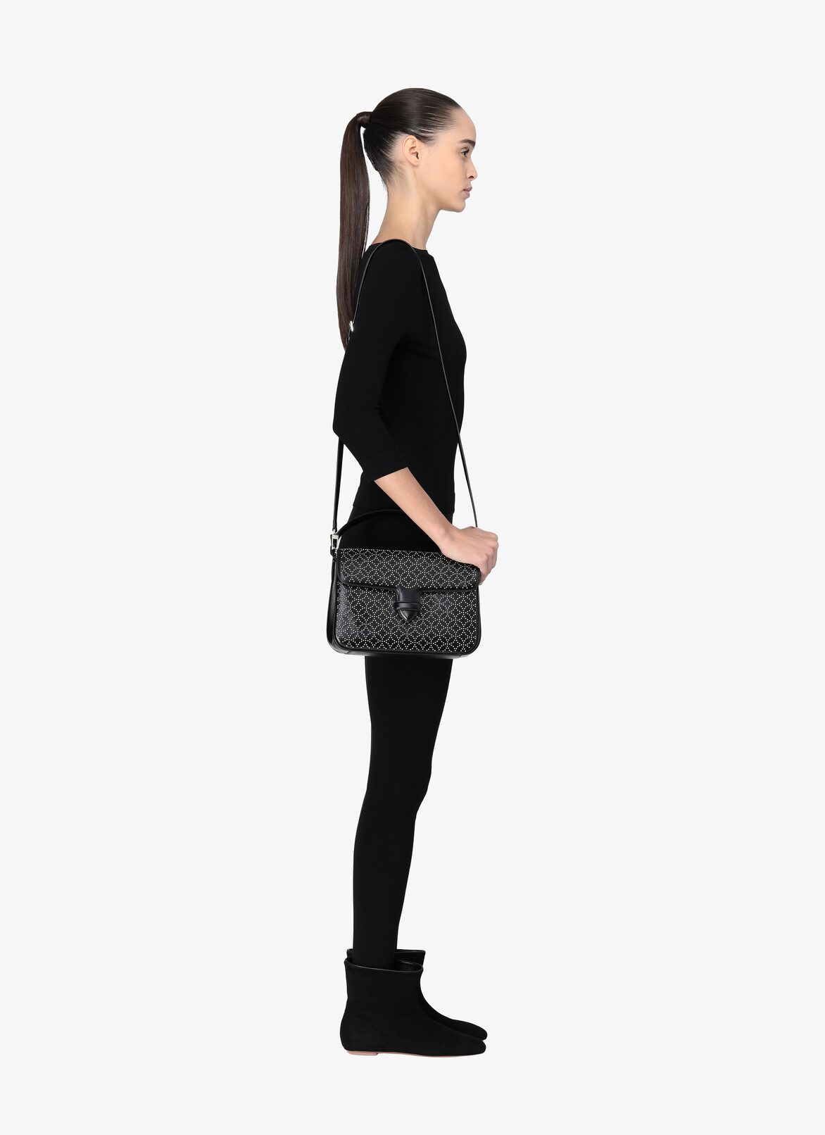 CLOSED BAG IM CUIR LUX CLOU ARABESQUE BLACK ALAÏA BLACK  CLOSED BAG IM CUIR LUX CLOU ARABESQUE BLACK